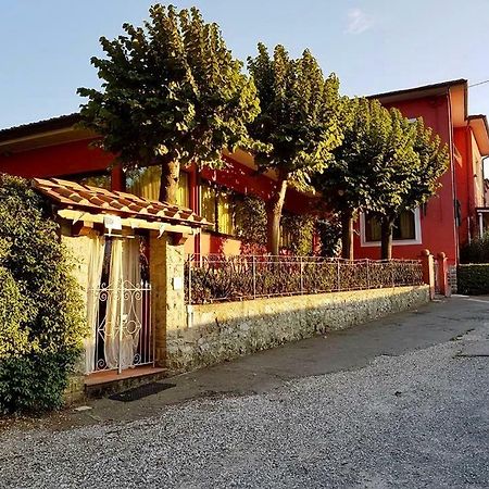 ルッカ Al Borgo Bed & Breakfast エクステリア 写真