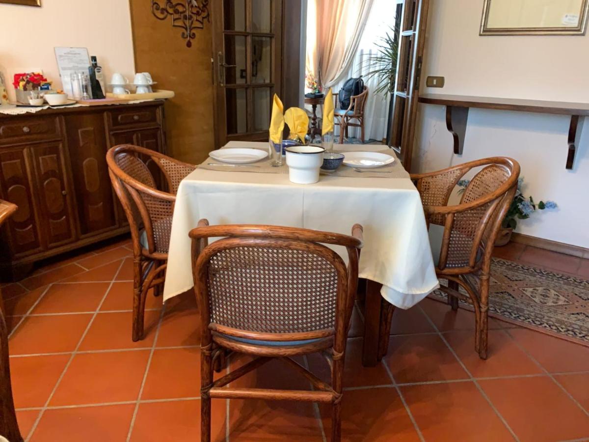 ルッカ Al Borgo Bed & Breakfast エクステリア 写真