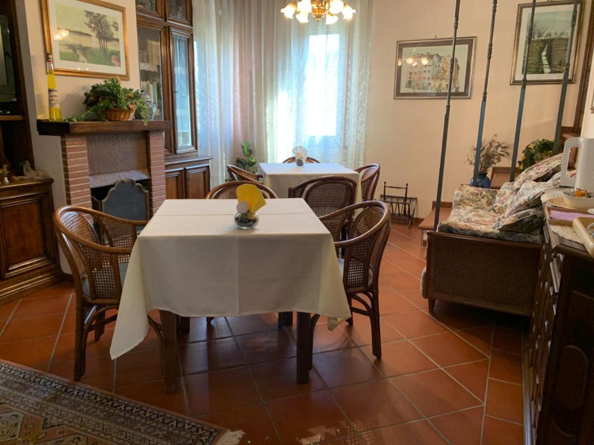 ルッカ Al Borgo Bed & Breakfast エクステリア 写真