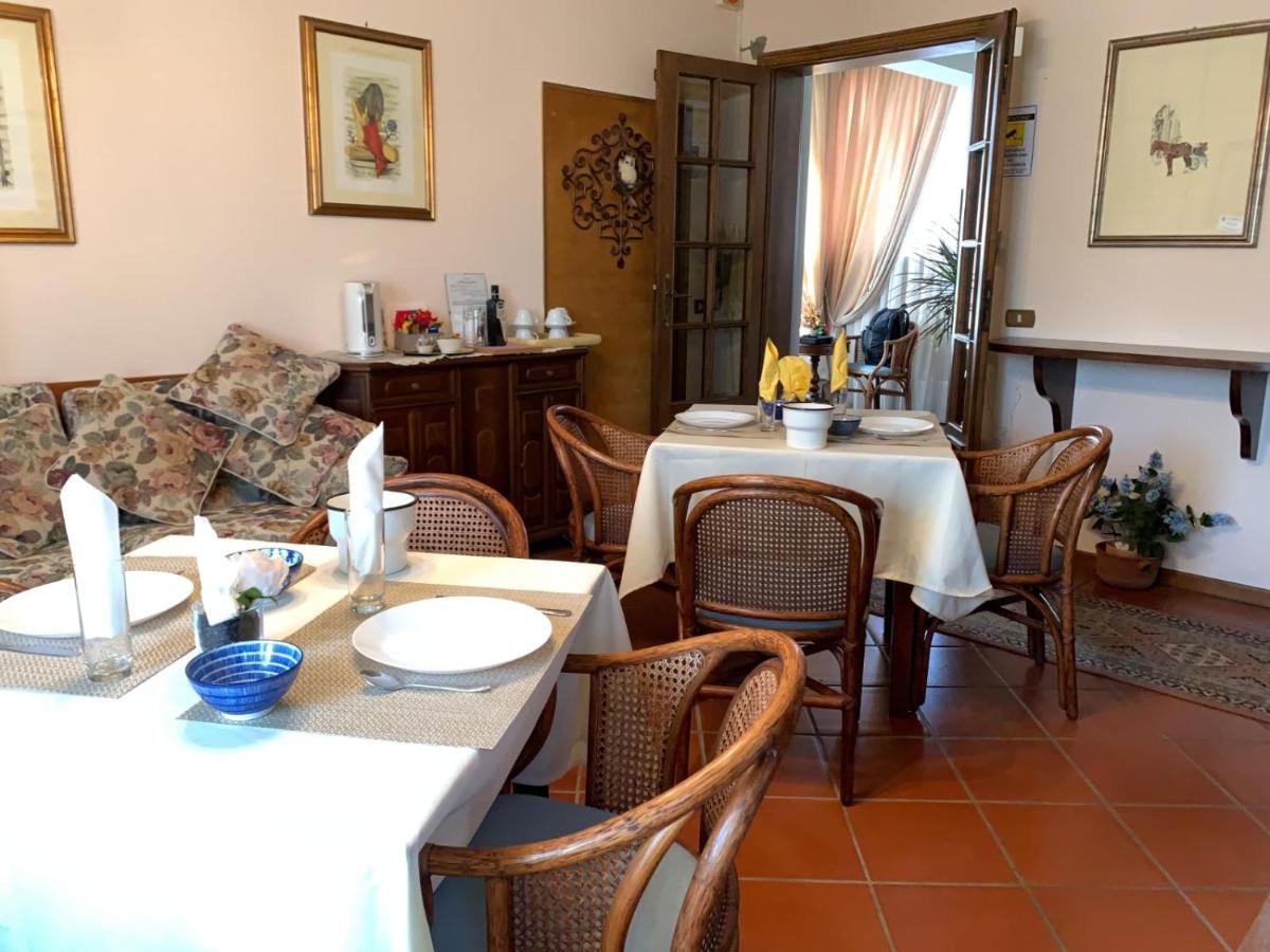 ルッカ Al Borgo Bed & Breakfast エクステリア 写真